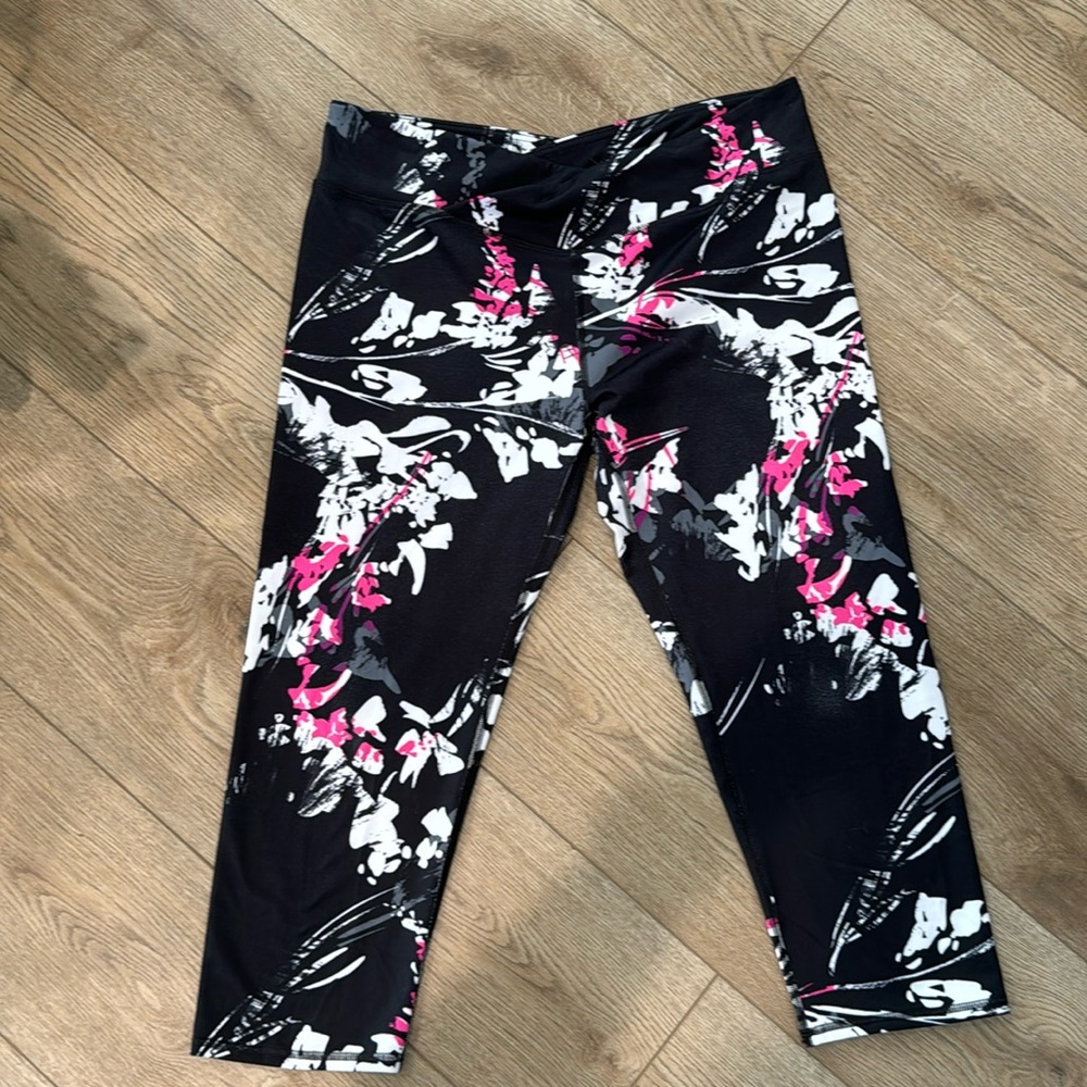 Fabletics crop leggings